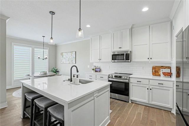 24956 W 94th Place, Lenexa, KS 66227