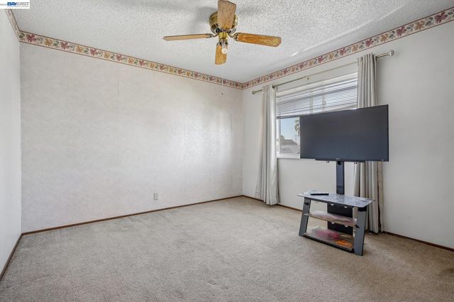 478 Ribier Ct, Manteca, CA 95336