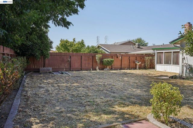 478 Ribier Ct, Manteca, CA 95336