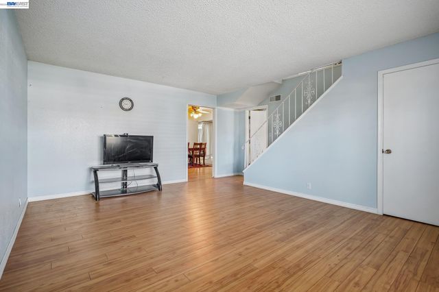 478 Ribier Ct, Manteca, CA 95336