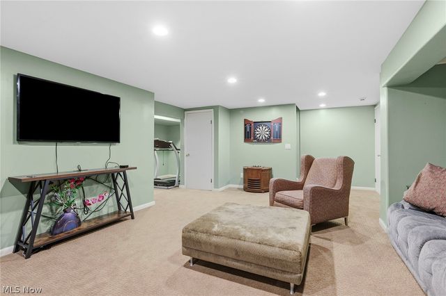 3889 Beechmont Oval, Orange, OH 44122