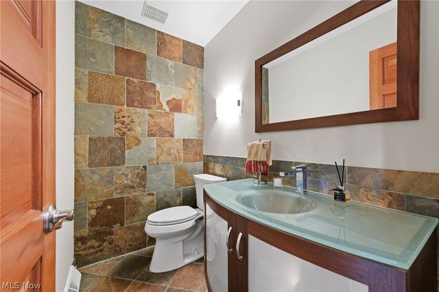 3889 Beechmont Oval, Orange, OH 44122