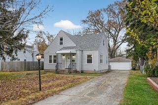 2049 N Hawthorne Avenue, Melrose Park, IL 60164