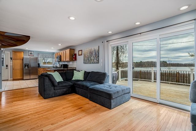 11 Winter Ave, Marlborough, MA 01752
