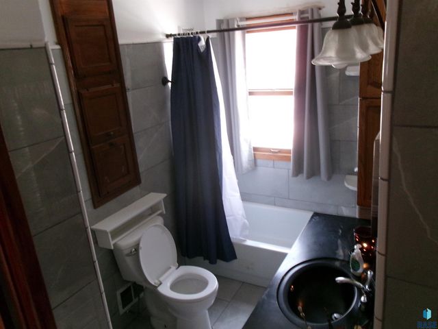 1704 W 10th St St Street, Sioux Falls, SD 57104