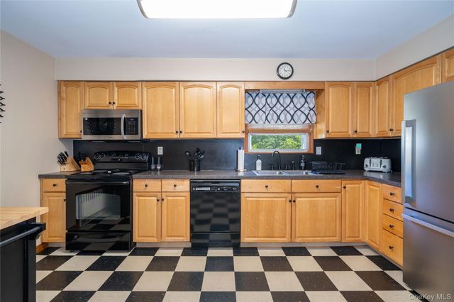 191 Hildreth Place, Yonkers, NY 10704