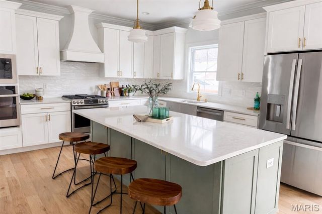 112 Oakwood Avenue, Webster Groves, MO 63119