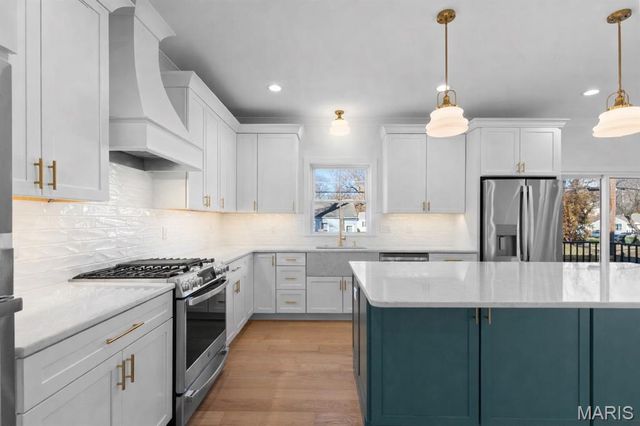 112 Oakwood Avenue, Webster Groves, MO 63119