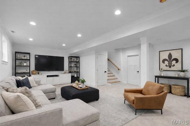 112 Oakwood Avenue, Webster Groves, MO 63119