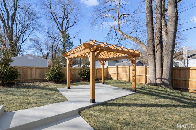 112 Oakwood Avenue, Webster Groves, MO 63119