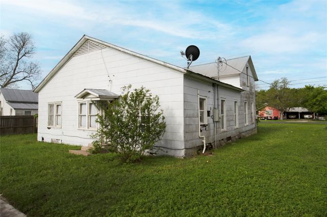 509 & 511 S Saint Andrews Street, Weimar, TX 78962