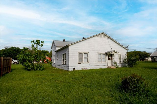 509 & 511 S Saint Andrews Street, Weimar, TX 78962