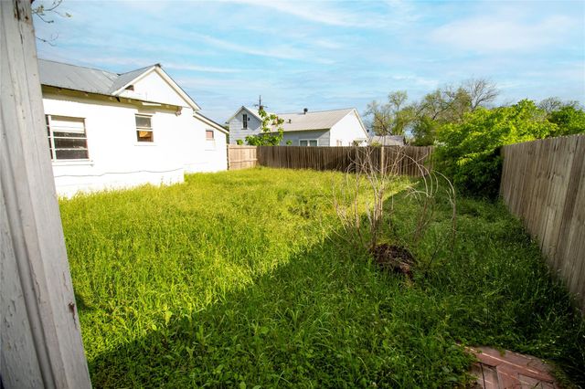 509 & 511 S Saint Andrews Street, Weimar, TX 78962