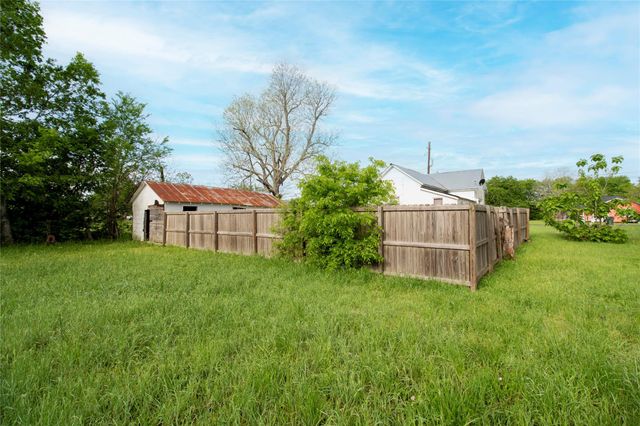 509 & 511 S Saint Andrews Street, Weimar, TX 78962