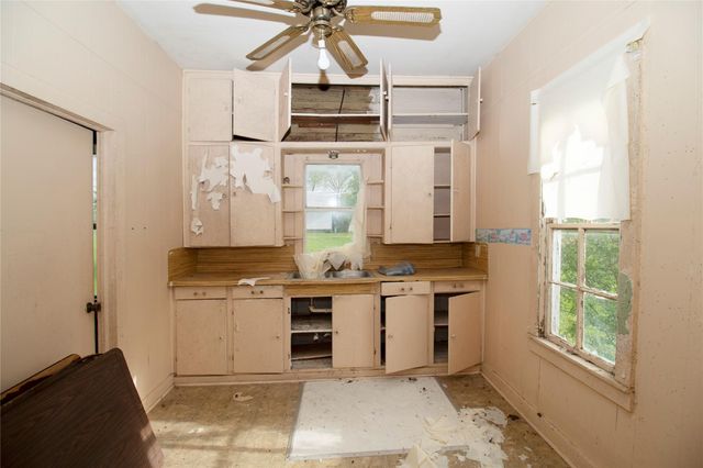 509 & 511 S Saint Andrews Street, Weimar, TX 78962