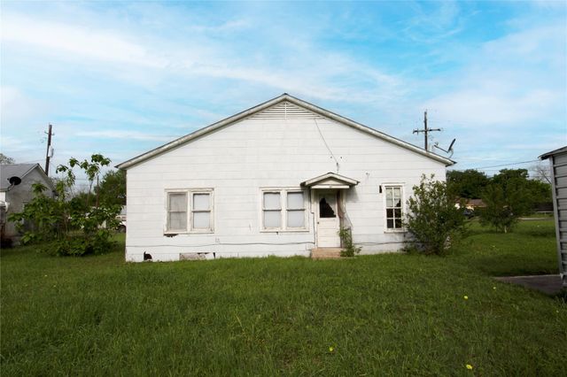 509 & 511 S Saint Andrews Street, Weimar, TX 78962