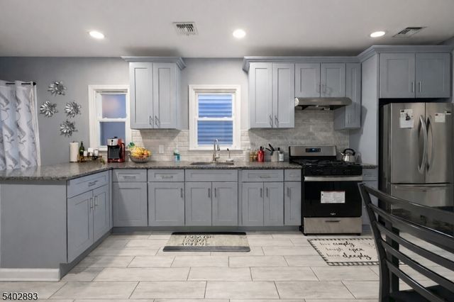 313 Washington Ave, Elizabeth City, NJ 07202