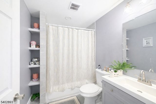 313 Washington Ave, Elizabeth City, NJ 07202