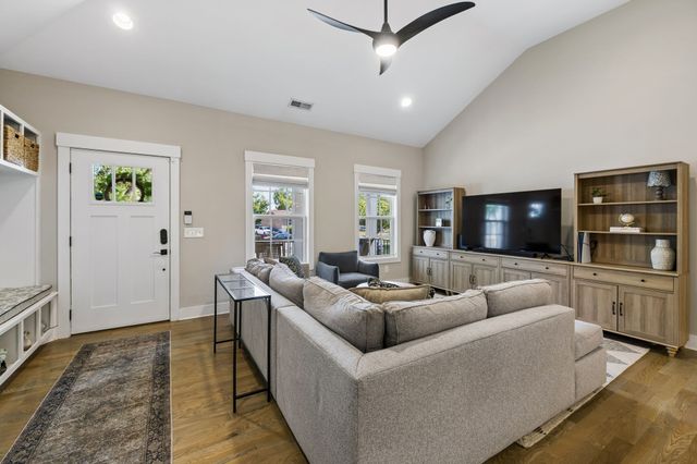 205 Morganmeade Ct, Nashville, TN 37216