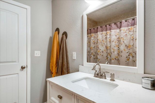 525 W Erie Street, Springfield, MO 65807