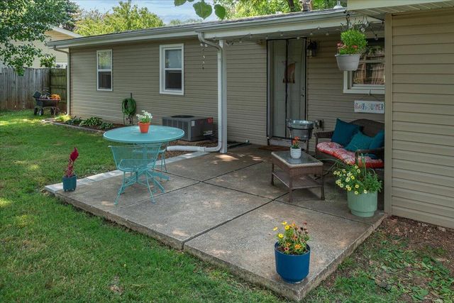 525 W Erie Street, Springfield, MO 65807