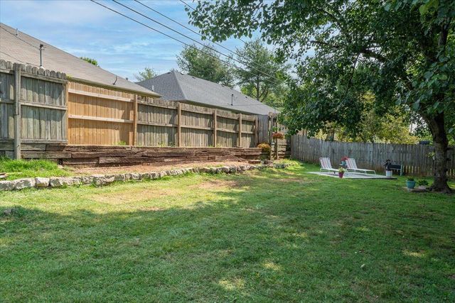 525 W Erie Street, Springfield, MO 65807