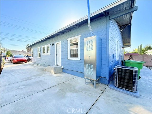 423 E Adams, Santa Ana, CA 92707