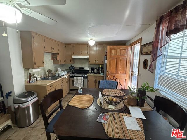 1041 W 1st Street, San Pedro (los Angeles), CA 90731