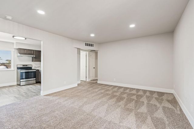 2017 N Winery Avenue, Fresno, CA 93703