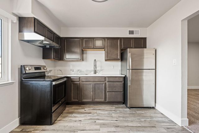 2017 N Winery Avenue, Fresno, CA 93703