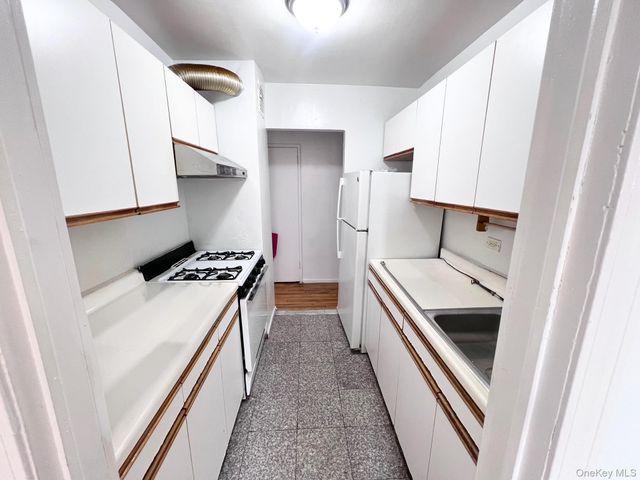 38-25 Parsons Boulevard 5A, Flushing, NY 11354