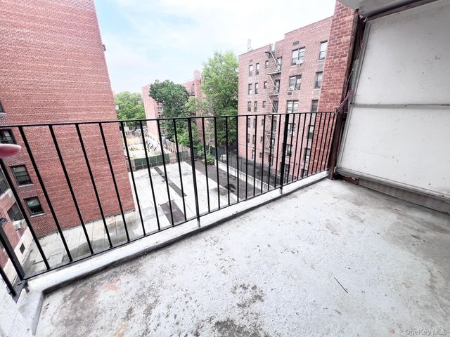 38-25 Parsons Boulevard 5A, Flushing, NY 11354