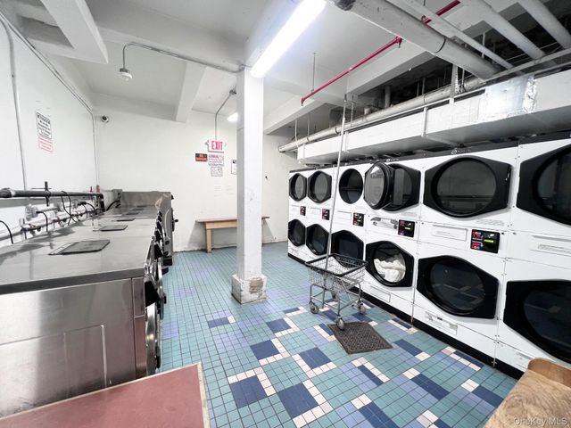 38-25 Parsons Boulevard 5A, Flushing, NY 11354