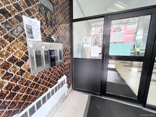38-25 Parsons Boulevard 5A, Flushing, NY 11354