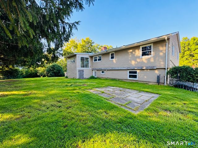 18 Overlook Road, Ledyard, CT 06335