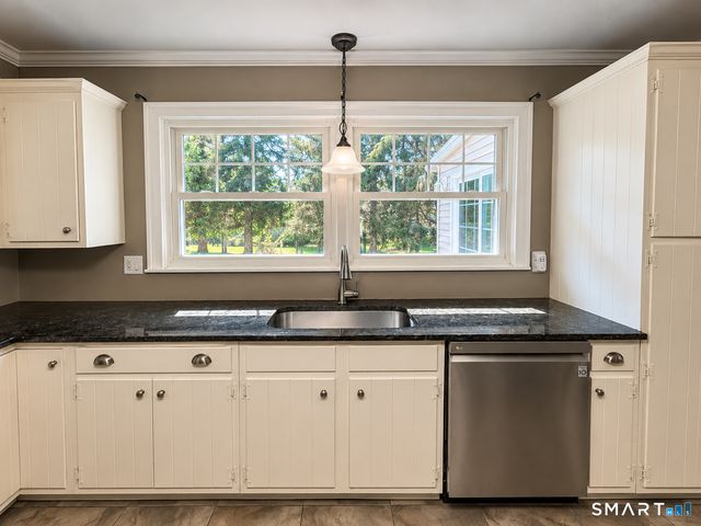 18 Overlook Road, Ledyard, CT 06335