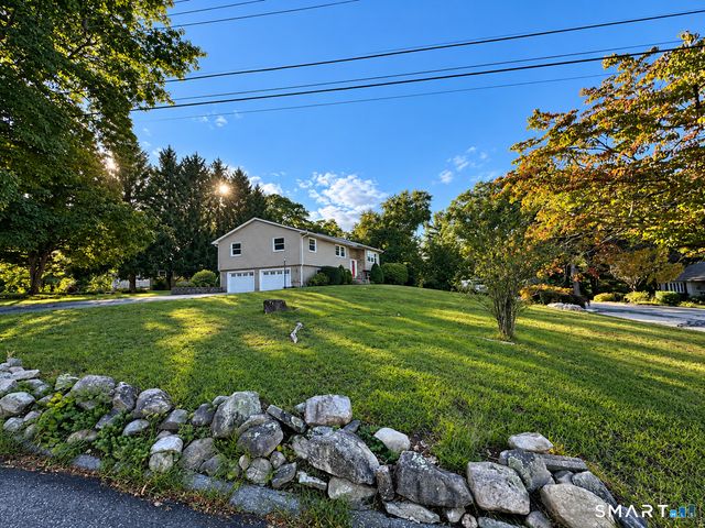 18 Overlook Road, Ledyard, CT 06335