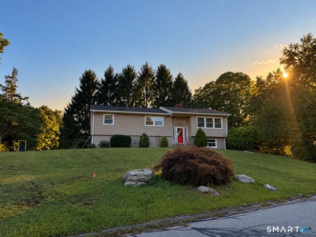 18 Overlook Road, Ledyard, CT 06335