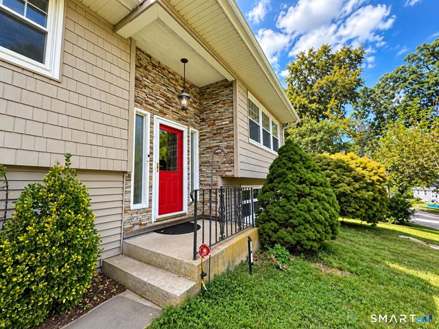 18 Overlook Road, Ledyard, CT 06335