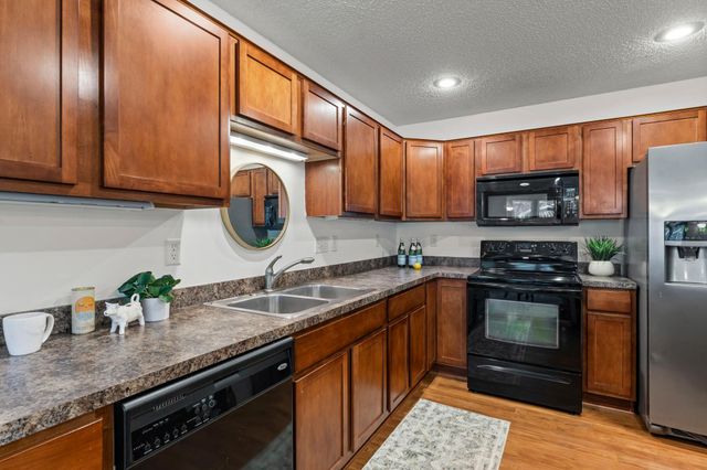 551 Stonewood Lane, Burnsville, MN 55306