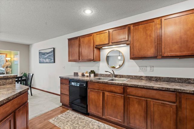 551 Stonewood Lane, Burnsville, MN 55306