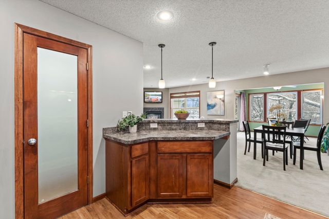 551 Stonewood Lane, Burnsville, MN 55306