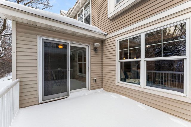 551 Stonewood Lane, Burnsville, MN 55306