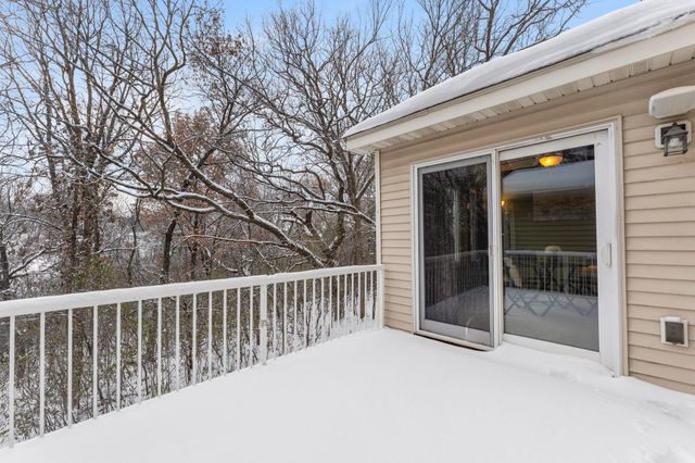 551 Stonewood Lane, Burnsville, MN 55306