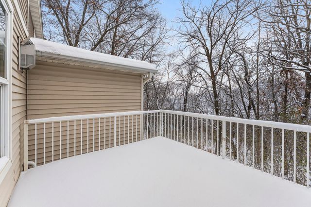 551 Stonewood Lane, Burnsville, MN 55306