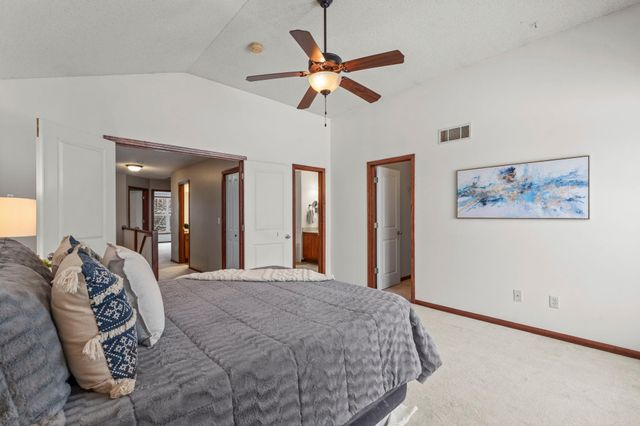 551 Stonewood Lane, Burnsville, MN 55306