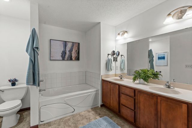 551 Stonewood Lane, Burnsville, MN 55306