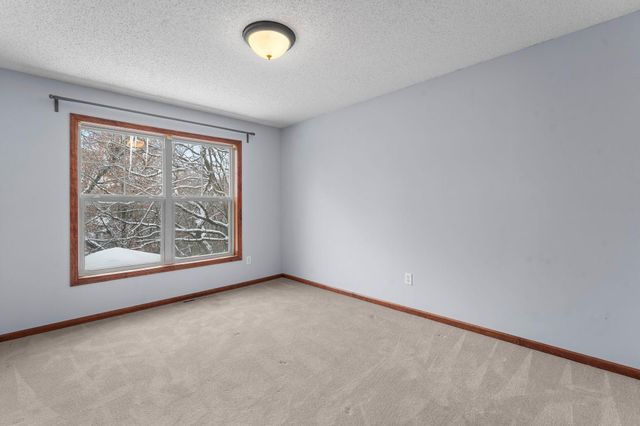 551 Stonewood Lane, Burnsville, MN 55306