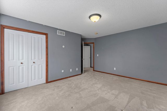 551 Stonewood Lane, Burnsville, MN 55306