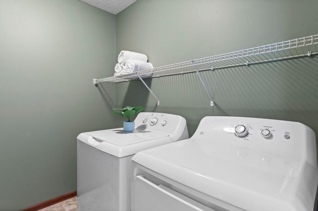 551 Stonewood Lane, Burnsville, MN 55306